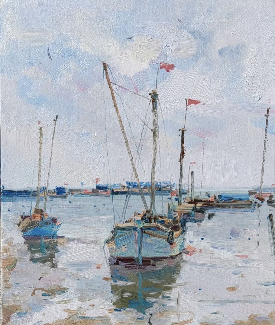 Impressionistic oil painting of several small sailboats docked on calm water under a cloudy sky. The boats have tall masts with red flags fluttering at the top, and their reflections ripple softly on the water’s surface. The color palette features cool blues, soft grays, and hints of warm brown and pink, conveying a tranquil seaside atmosphere.