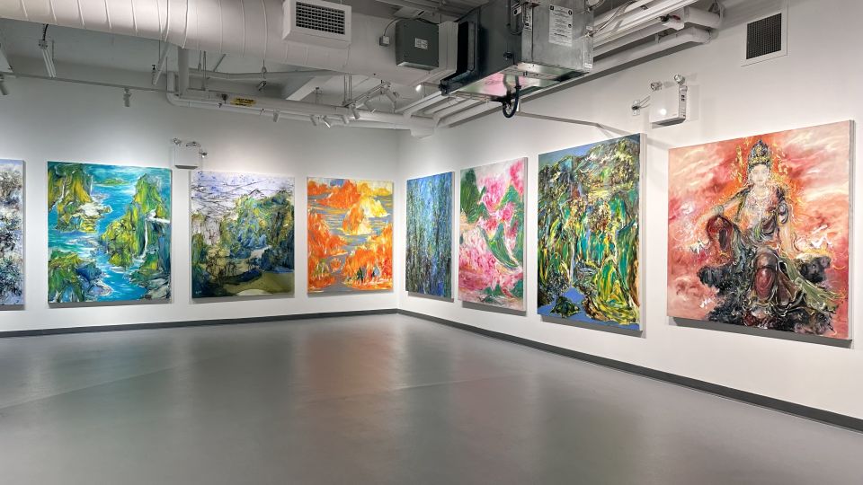 Big paintings by Pengyuan hung in Tett Gallery